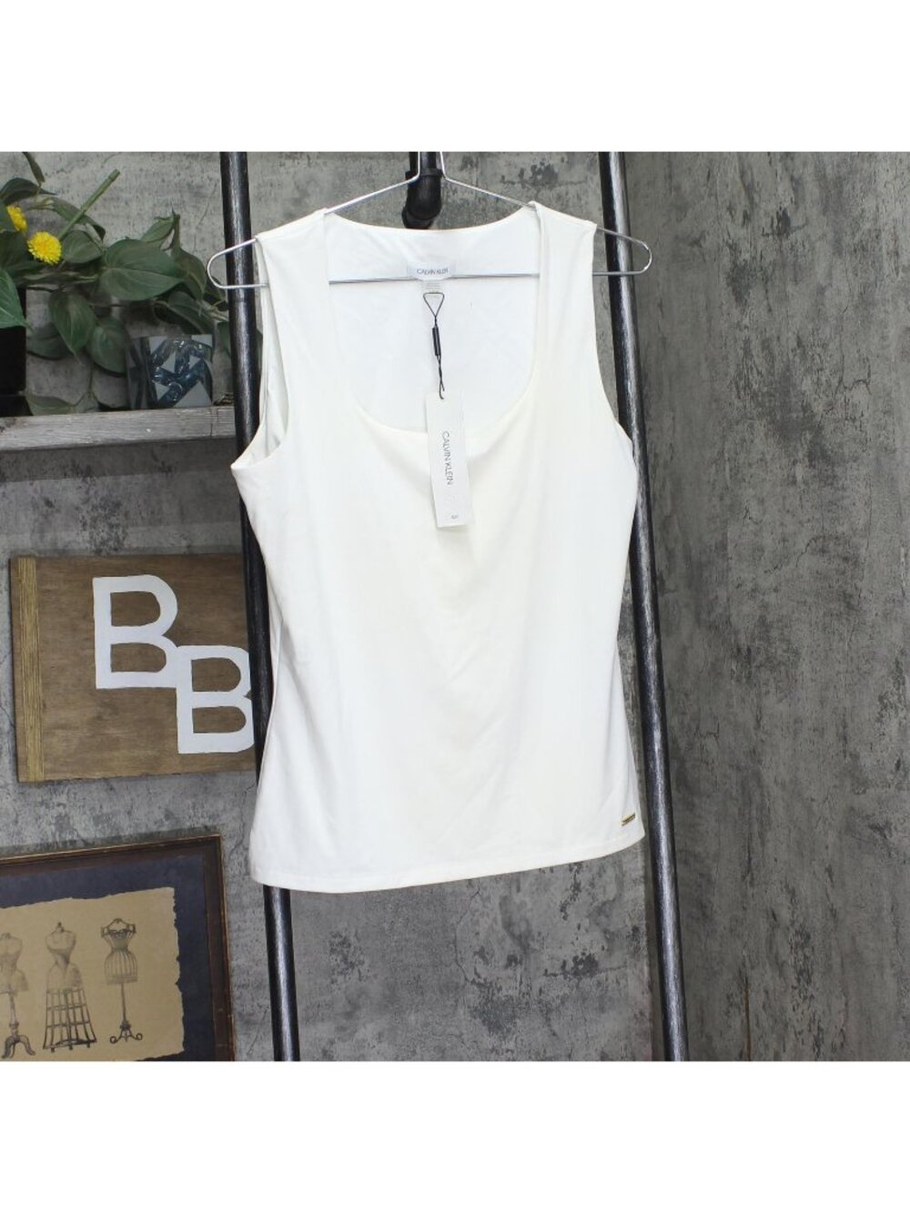 Calvin Klein Solid Scoop Neck Sleeveless Tank Top S39TN09A Eggshell Off White M